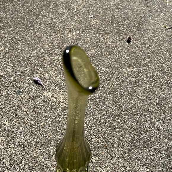 Fenton glass bud vase - Picture 3 of 4